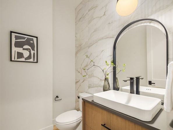 1075 NW Inneswood Drive, Issaquah WA 98027