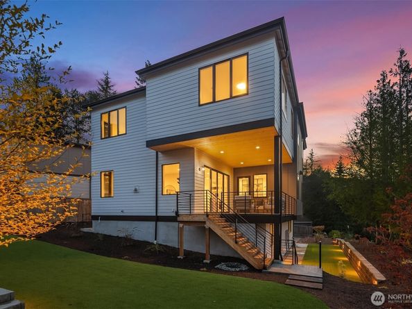 1075 NW Inneswood Drive, Issaquah WA 98027