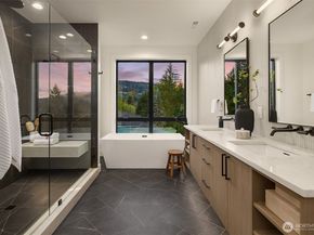 1075 NW Inneswood Drive, Issaquah WA 98027