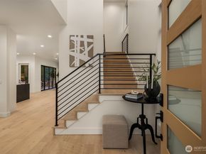 1075 NW Inneswood Drive, Issaquah WA 98027