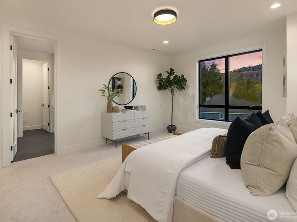 1075 NW Inneswood Drive, Issaquah WA 98027