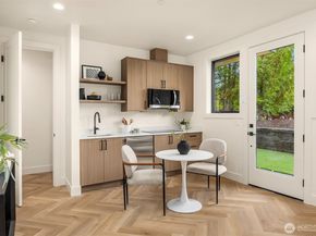 1075 NW Inneswood Drive, Issaquah WA 98027