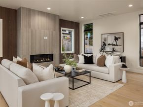 1075 NW Inneswood Drive, Issaquah WA 98027