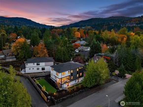 1075 NW Inneswood Drive, Issaquah WA 98027