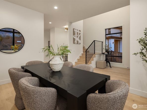 1075 NW Inneswood Drive, Issaquah WA 98027