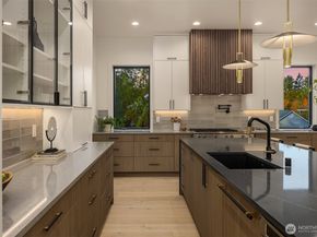 1075 NW Inneswood Drive, Issaquah WA 98027