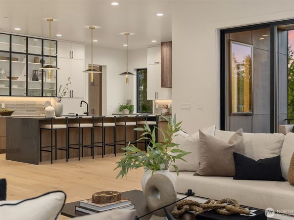 1075 NW Inneswood Drive, Issaquah WA 98027