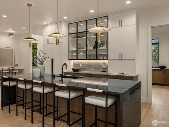 1075 NW Inneswood Drive, Issaquah WA 98027