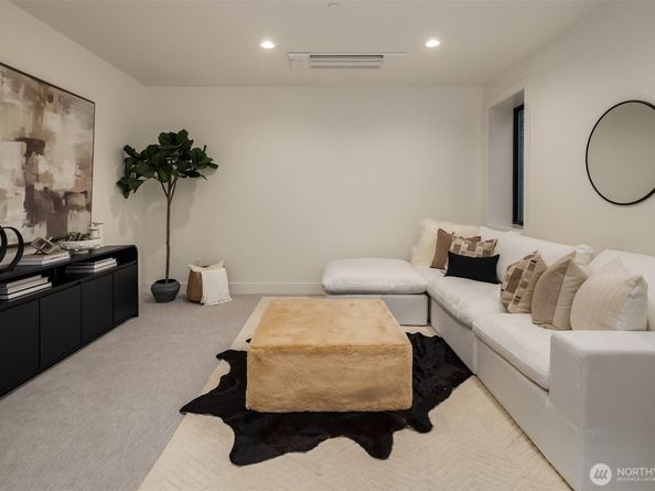 1075 NW Inneswood Drive, Issaquah WA 98027