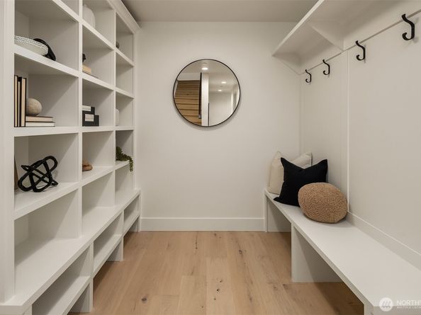 1075 NW Inneswood Drive, Issaquah WA 98027