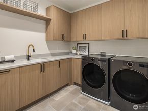 1075 NW Inneswood Drive, Issaquah WA 98027