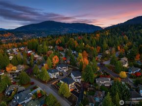 1075 NW Inneswood Drive, Issaquah WA 98027