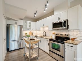 2800 SW Raymond Street 207, Seattle WA 98126
