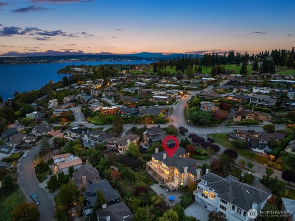 8726 Paisley Drive NE, Seattle WA 98115