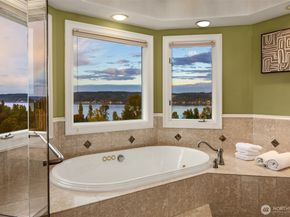 8726 Paisley Drive NE, Seattle WA 98115
