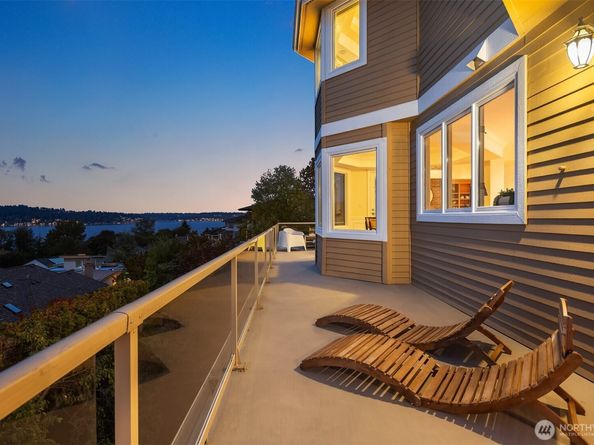 8726 Paisley Drive NE, Seattle WA 98115