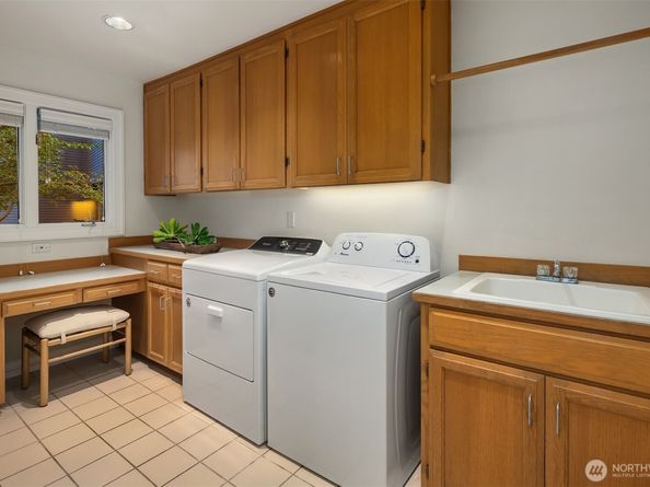 8726 Paisley Drive NE, Seattle WA 98115