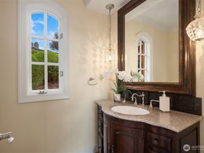 8726 Paisley Drive NE, Seattle WA 98115