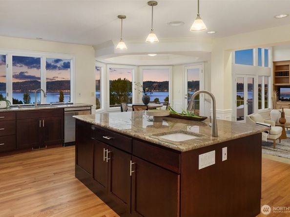 8726 Paisley Drive NE, Seattle WA 98115