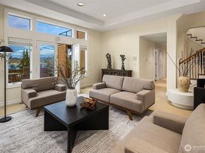 8726 Paisley Drive NE, Seattle WA 98115