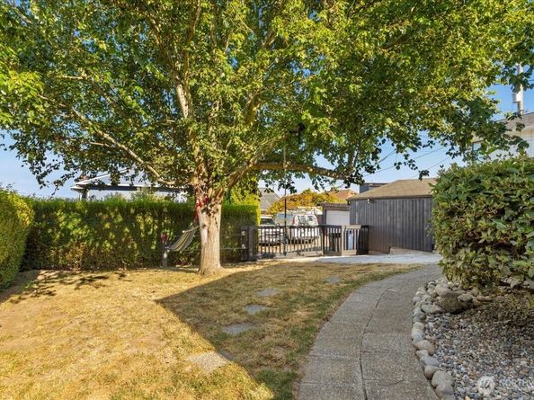 3523 SW Charlestown Street, Seattle WA 98126
