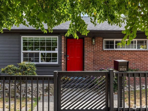3523 SW Charlestown Street, Seattle WA 98126