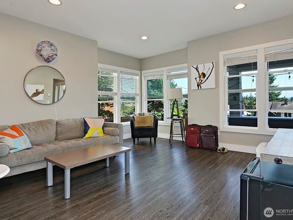 5037 21st Avenue NE, Seattle WA 98105