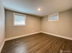 5037 21st Avenue NE, Seattle WA 98105