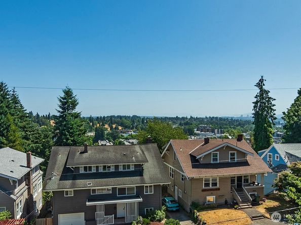 5037 21st Avenue NE, Seattle WA 98105