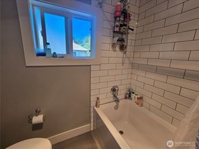 5037 21st Avenue NE, Seattle WA 98105