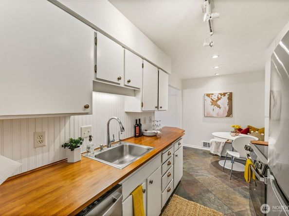 2301 NE 65th Street 202, Seattle WA 98115