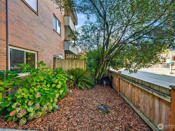2301 NE 65th Street 202, Seattle WA 98115