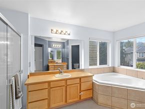 22103 45th Avenue S 6, Kent WA 98032