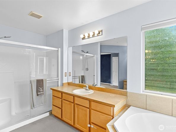 22103 45th Avenue S 6, Kent WA 98032