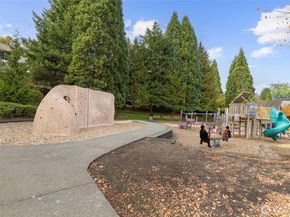22103 45th Avenue S 6, Kent WA 98032
