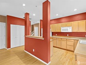22103 45th Avenue S 6, Kent WA 98032