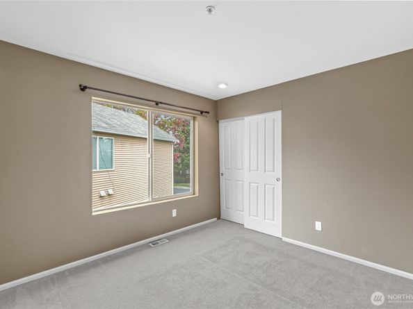 22103 45th Avenue S 6, Kent WA 98032