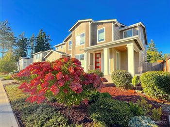 3320 NE 8th Place
