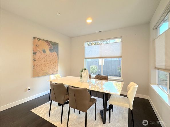 3320 NE 8th Place, Renton WA 98056