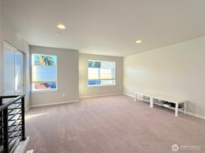 3320 NE 8th Place, Renton WA 98056
