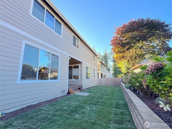 3320 NE 8th Place, Renton WA 98056