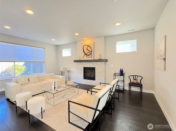 3320 NE 8th Place, Renton WA 98056