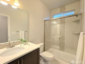 3320 NE 8th Place, Renton WA 98056