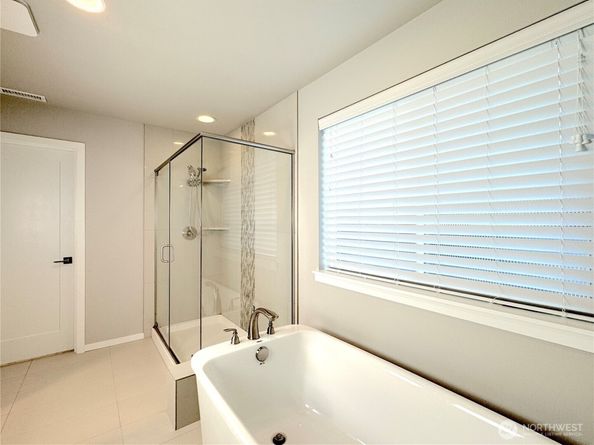 3320 NE 8th Place, Renton WA 98056