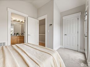 910 NW 85th st B, Seattle WA 98117