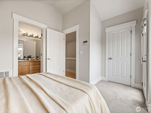 910 NW 85th st B, Seattle WA 98117