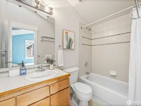 910 NW 85th st B, Seattle WA 98117