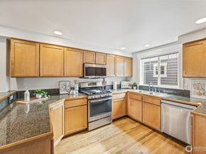 910 NW 85th st B, Seattle WA 98117