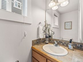 910 NW 85th st B, Seattle WA 98117
