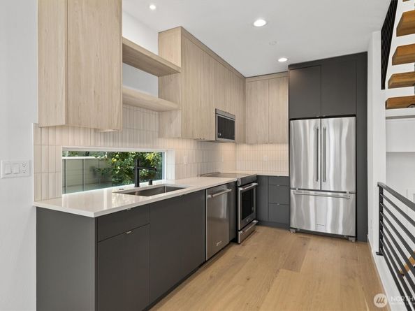2011 Dexter Avenue N A, Seattle WA 98109